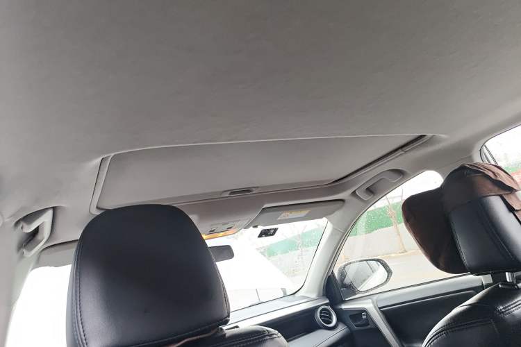 Used Toyota RAV4 2018 2.0L CVT Two-Wheel Drive Fashion X Edition Headliner