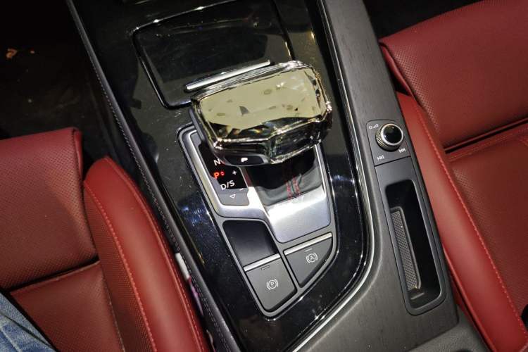 Used Audi A4L 2025 2 Million Units Enjoyment Version 40 TFSI Luxury Dynamic Edition B&O Starry Night Edition Gear Lever