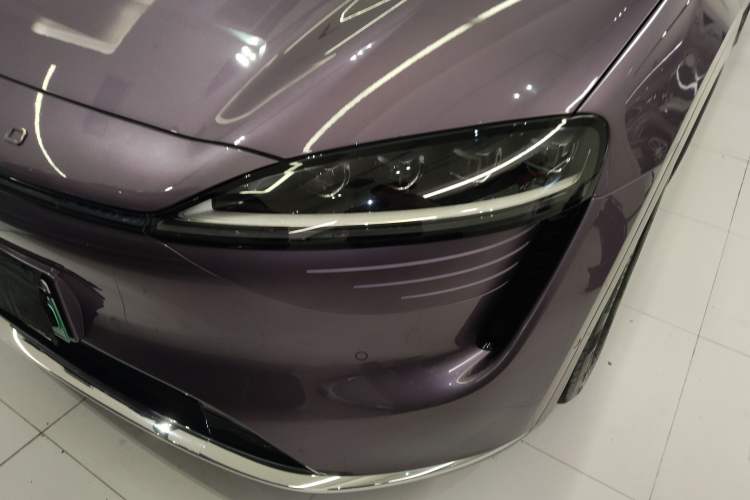 Used Hima Luxeed R7 2024 All-Electric 736 km Ultra Left Front Headlight