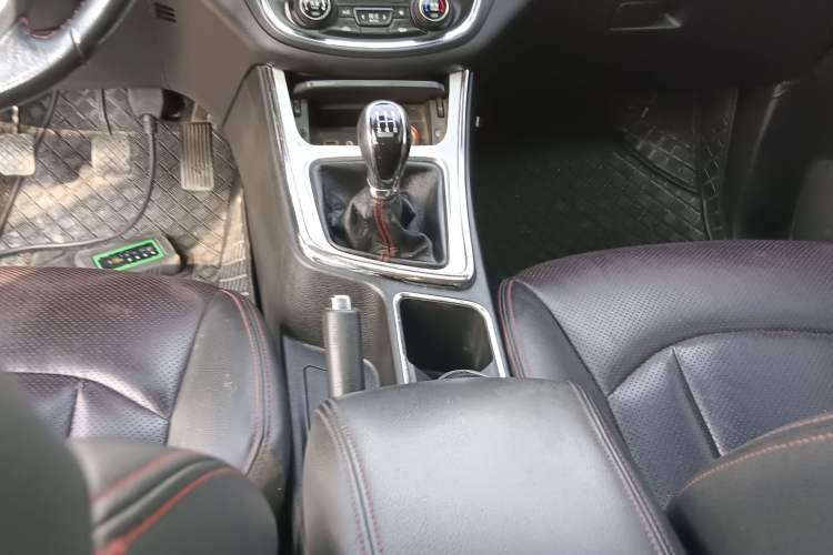 Used Baojun 560 2015 1.8L manual luxury version