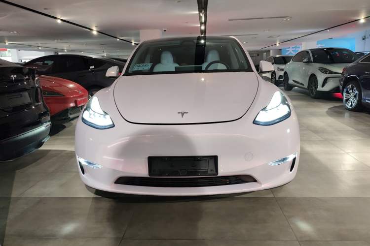 Used Tesla Model Y 2023 Long-Range All-Wheel-Drive Version
