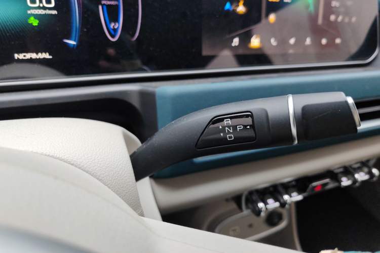 Used ORA Good Cat 2023 401 km Standard Range Luxury Version Lithium Iron Phosphate