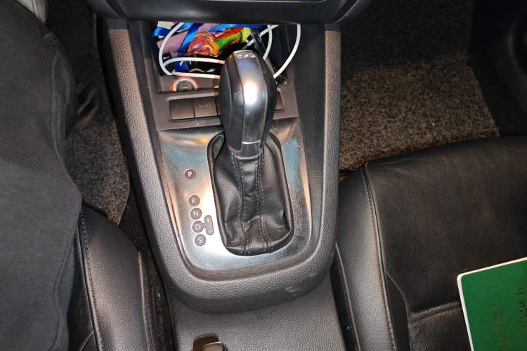 Used Volkswagen Sagitar 2014 1.4TSI Automatic Luxury Model Gear Lever