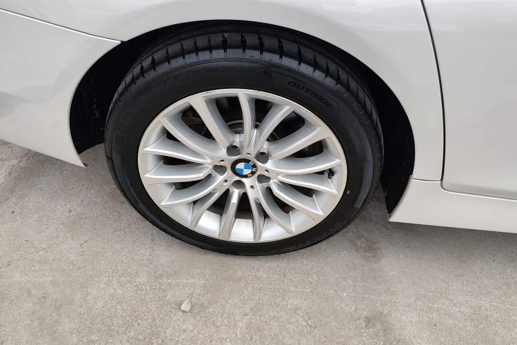 Used BMW 5 Series 2017 525Li Luxury Design Package Right Rear Wheel Hub