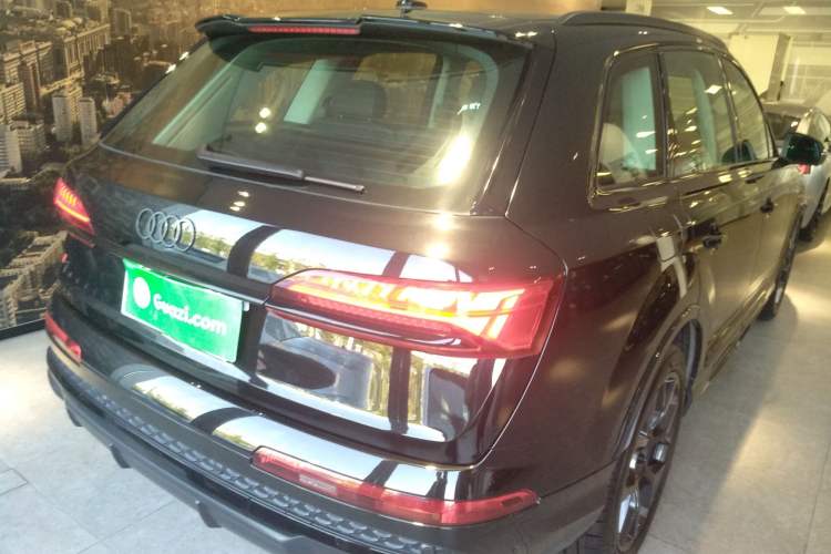 Used Audi Q7 2024 45 TFSI quattro S line Black Warrior Edition