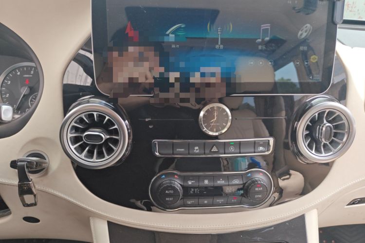 Used Mercedes-Benz Vito 2021 2.0T Elite Version 7 Seats Audio And AC Panel