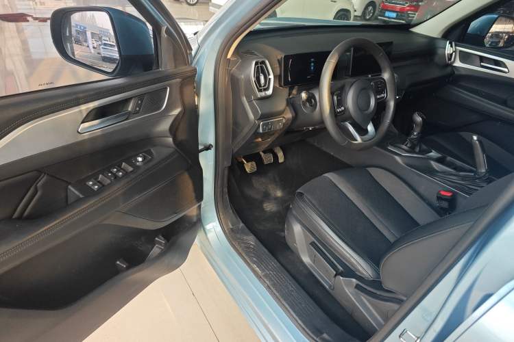 Used Great Wall King Kong Poer 2022 2.0T Manual Diesel Two-Wheel Drive Elite Version with Long Bed GW4D20M Driver Seat