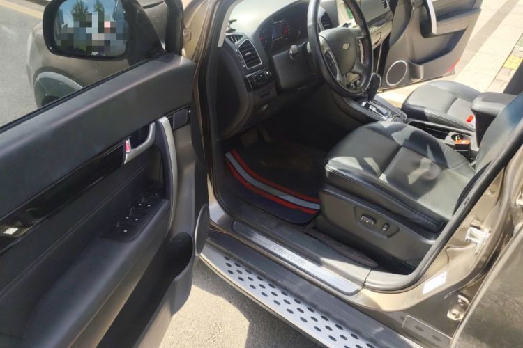 Used Chevrolet Captiva 2015 2.4L 4x4 Flagship Edition 7-Seater
