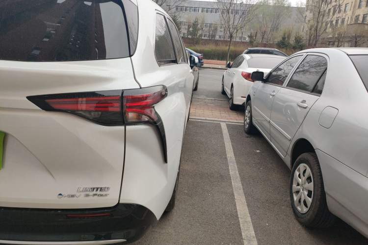 Used Toyota SIENNA 2024 2.5L Hybrid Four-Wheel Drive Prestige Edition