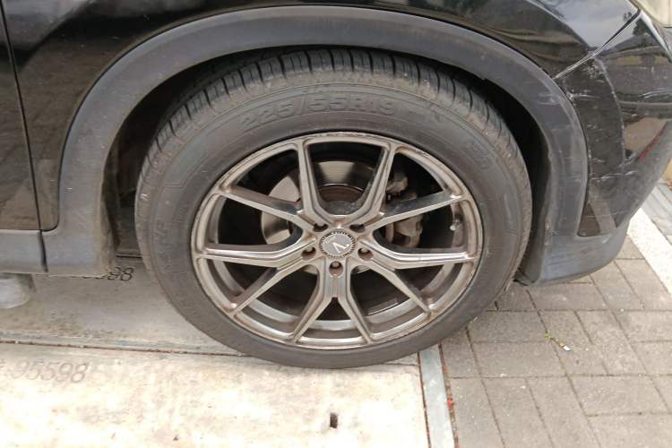 Used Honda CR-V 2012 2.0L two-wheel drive urban version Right Front Wheel Hub