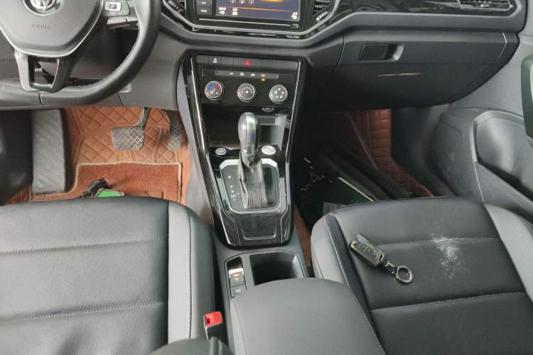 Used Volkswagen T-ROC 2019 280TSI DSG Two-Wheel Drive Comfort Version China VI Standard
