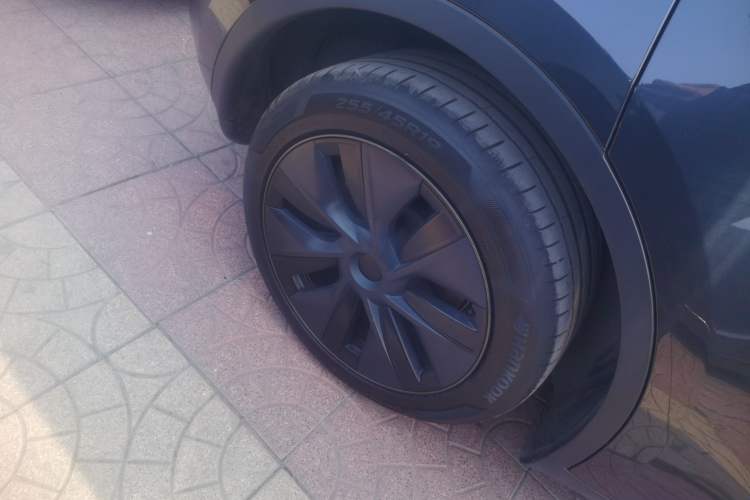 Used Tesla Model Y 2024 Long-Range All-Wheel-Drive Version