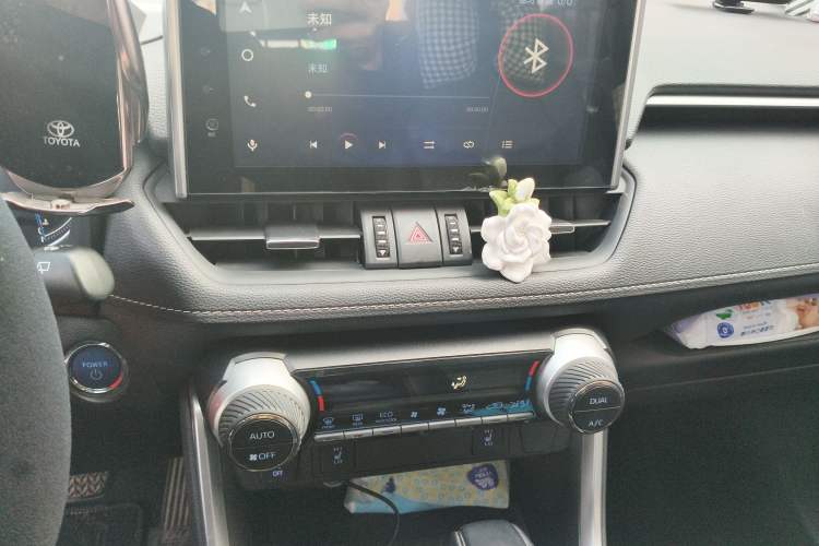 Used Toyota RAV4 2022 Dual-Engine 2.5L E-CVT Four-Wheel Drive Elite Plus Edition Audio And AC Panel