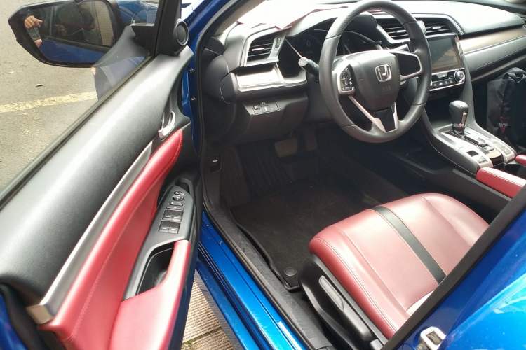 Used Honda Civic 2016 220TURBO CVT Luxury Edition Driver Seat