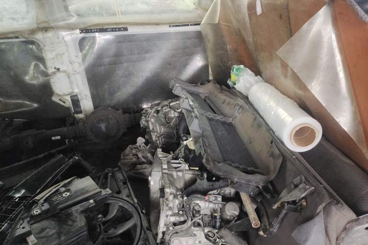 Used Ford Transit 2019 2.0T Diesel Multi-Purpose Commercial Vehicle Mid-Drive Mid-Roof 6-Seater China VI Standard Left Rear Seat