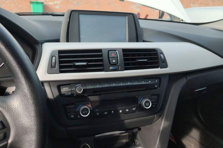 Used BMW 3 Series 2015 320Li Luxury Edition Fashion Model
