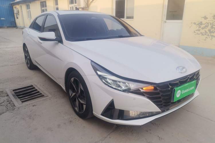 Used Hyundai Elantra 2022 1.5L CVT LUX Prestige Edition Front Right 45 Deg