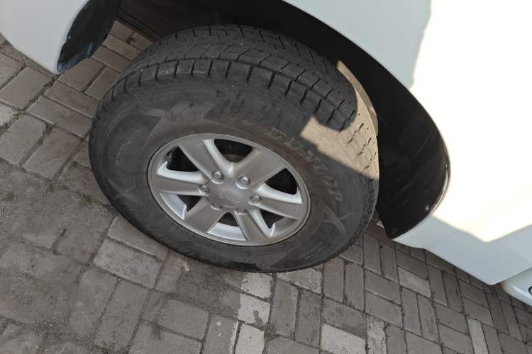 Used Isuzu JLM 2018 2.5T Two-Wheel Drive Diesel Luxury Version with Extended Cargo Bed JE4D25Q5A
