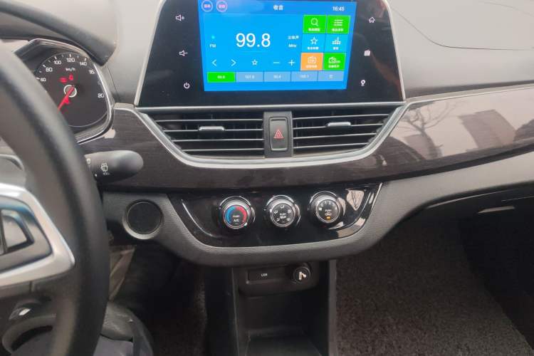 Used Baojun 310 2016 1.2L Manual Luxury Model Audio And AC Panel