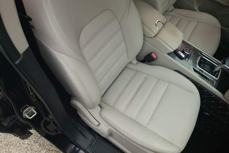 Used Venucia T90 2017 2.0L CVT Smart Edition
