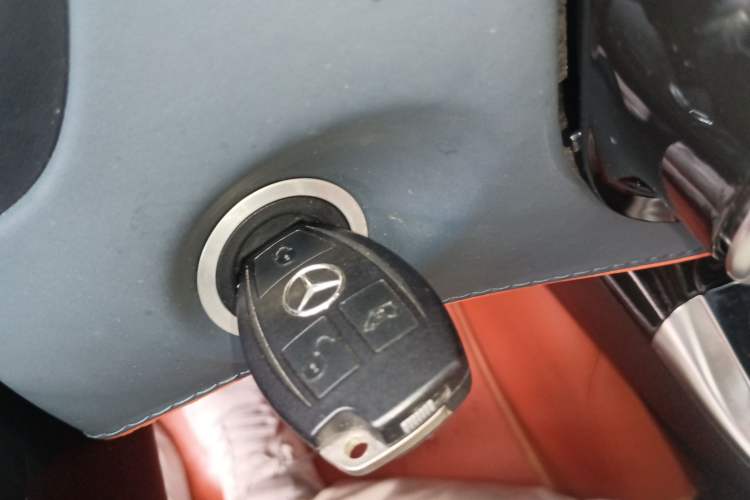 Used Mercedes-Benz Vito 2021 2.0T Elite Version 7 Seats Vehicle Key