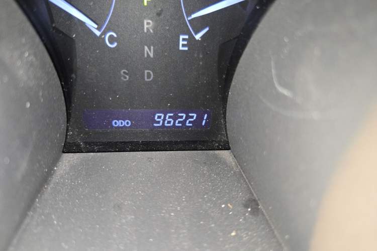 Used Toyota Highlander 2012 2.7L 2WD 5-Seater Elite Edition Odometer Close Up