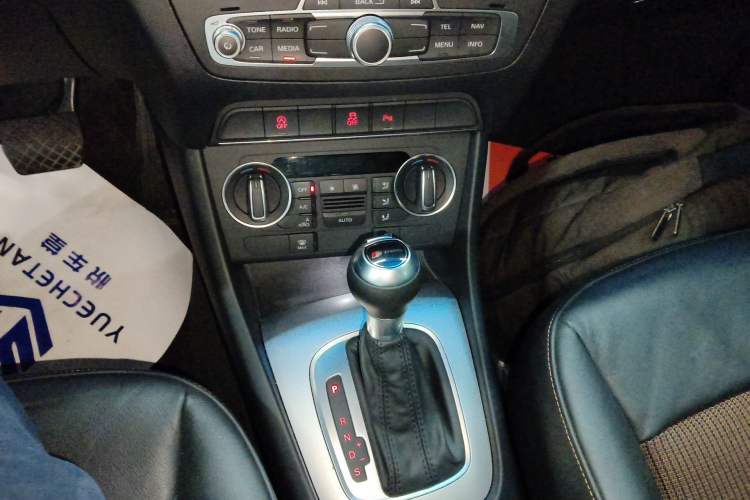 Used Audi Q3 2016 30 TFSI Fashion Model Gear Lever