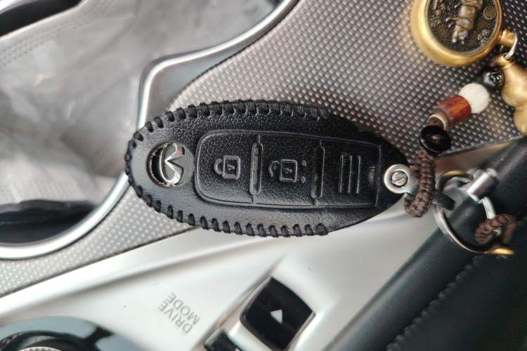 Used Infiniti Q50L 2018 2.0T Enjoyment Version China VI Standard Vehicle Key