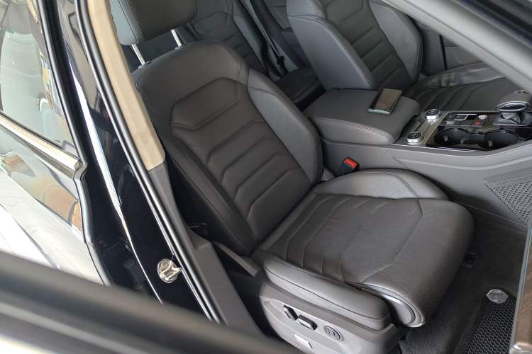 Used Volkswagen Touareg 2019 3.0 TSI RuiFeng Edition China VI Standard Right Front Seat