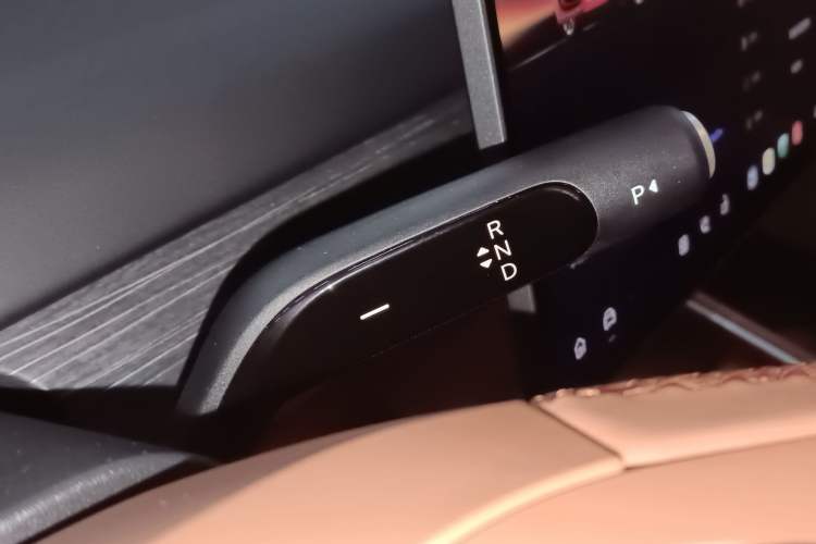 Used ONVO L60 2024 60 kWh Rear-Drive Version