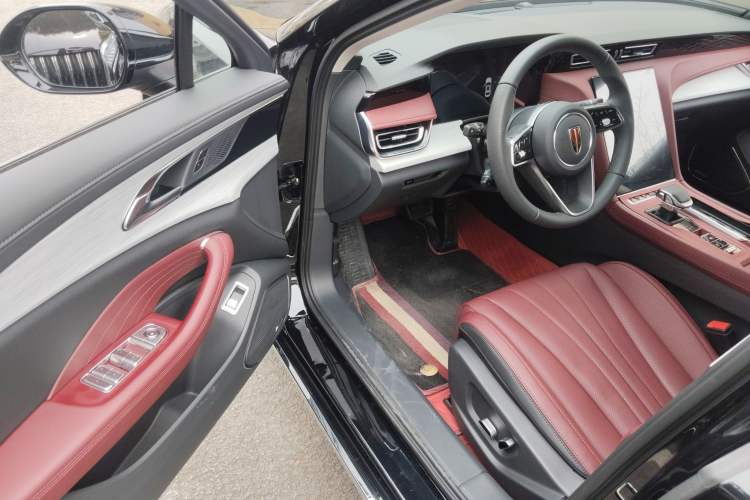 Used Hongqi H5 2025 2.0T Automatic Flag Edition – 500 000 Units Commemorative Version
