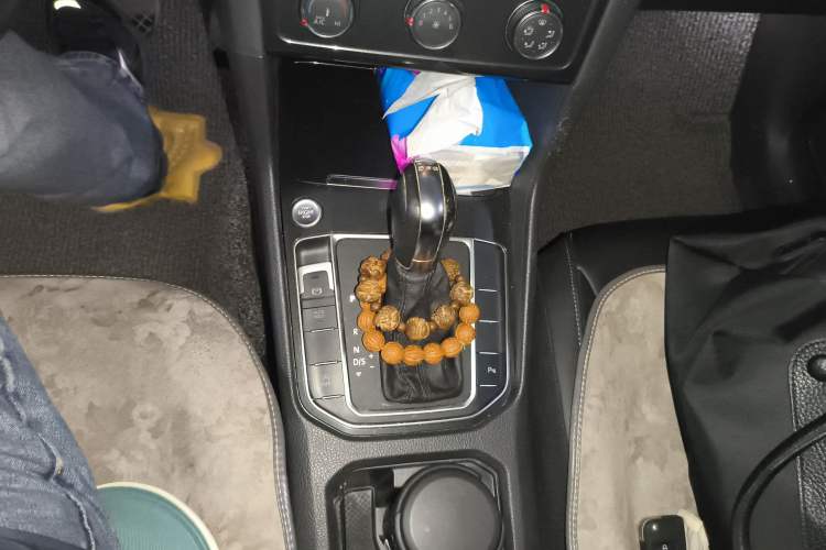 Used Volkswagen Golf Sportsvan 2018 230TSI Automatic Luxury Model Gear Lever