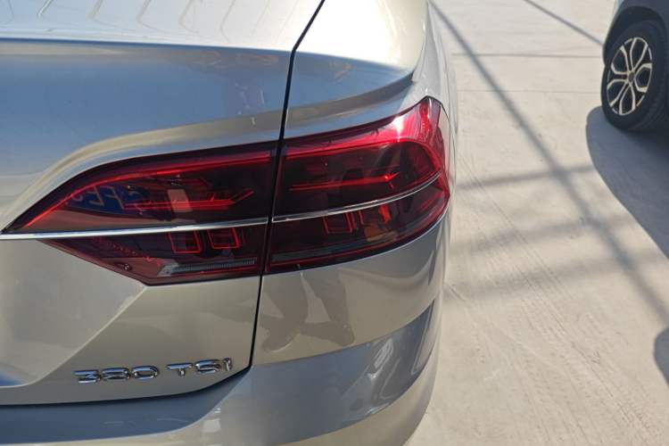 Used Volkswagen Phideon 2018 Revised Version 380TSI Two-Wheel Drive Business Edition
