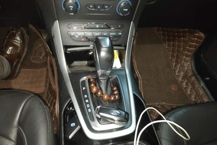 Used Ford Edge 2016 EcoBoost 245 Two-Wheel-Drive Titanium 7-Seater
