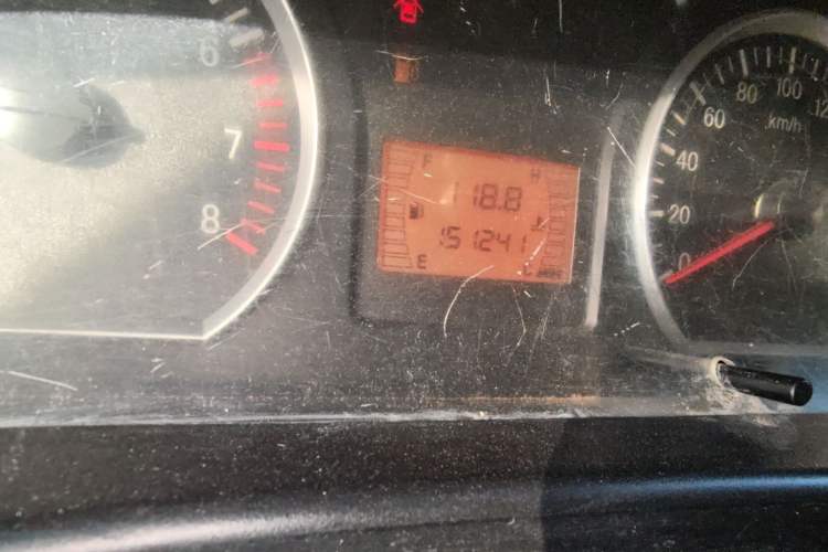 Used FORTHING Lingzhi 2016 M3L 1.6L 7-Seater Standard Model Odometer Close Up