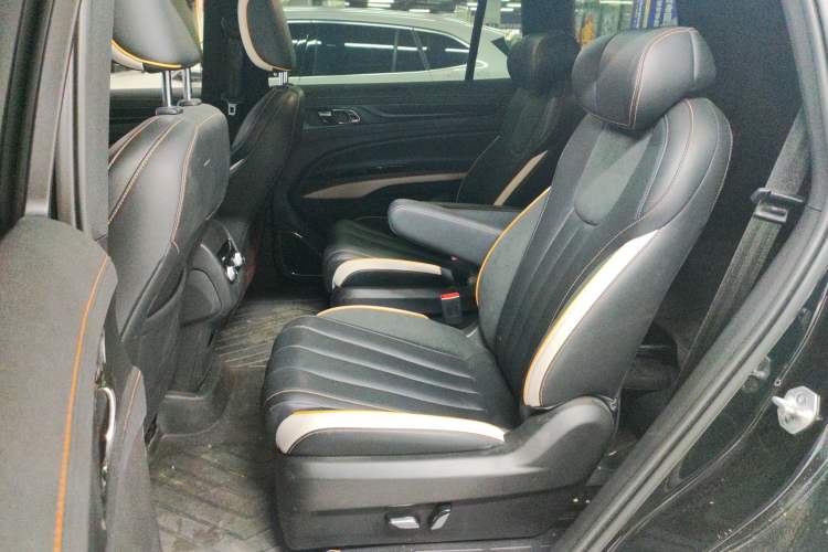 Used Ford Equator 2023 EcoBoost 225 Obsidian Orange Edition Prestige 7-Seater (2/2/3)
