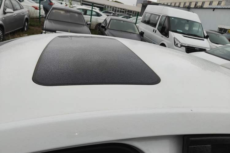 Used Buick Verano 2019 Sedan 20T Dual-Clutch Leading Model Roof