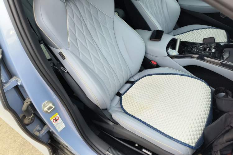 Used BYD Seal 2022 550 km Standard Range Rear-Wheel Drive Elite Version Right Front Seat