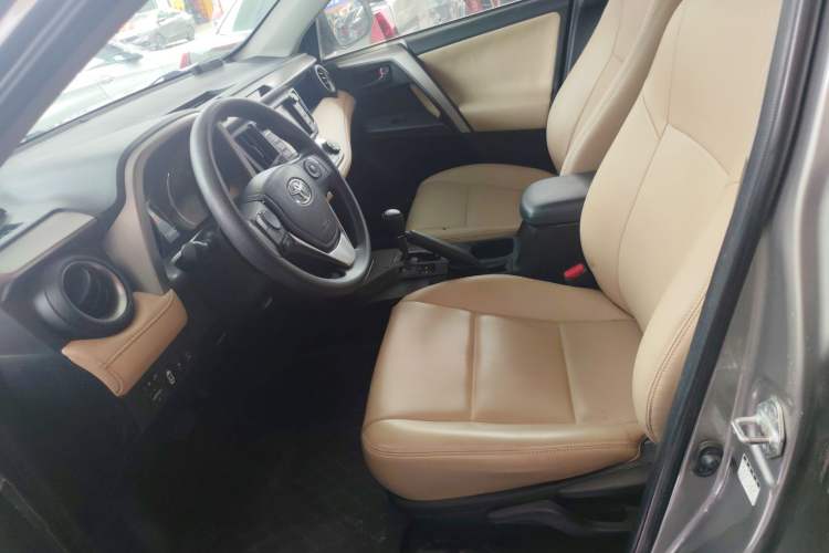 Used Toyota RAV4 2019 2.0L CVT Two-Wheel Drive Fashion X Limited Edition China VI Standard
