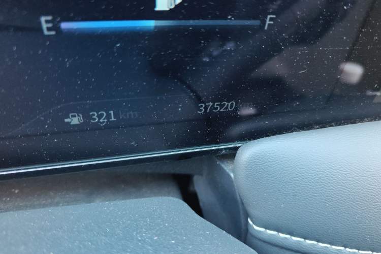 Used Venucia V 2022 260T Black Horse Edition · Idol Odometer Close Up