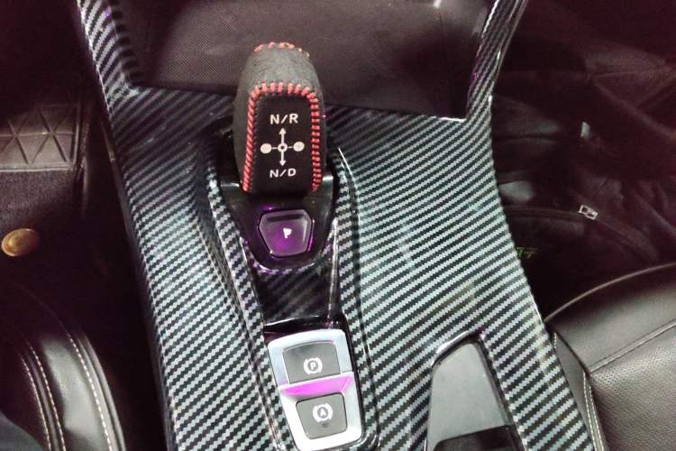 Used Lynk & Co 01 2017 2.0T Two-Wheel Drive Pro Edition Gear Lever