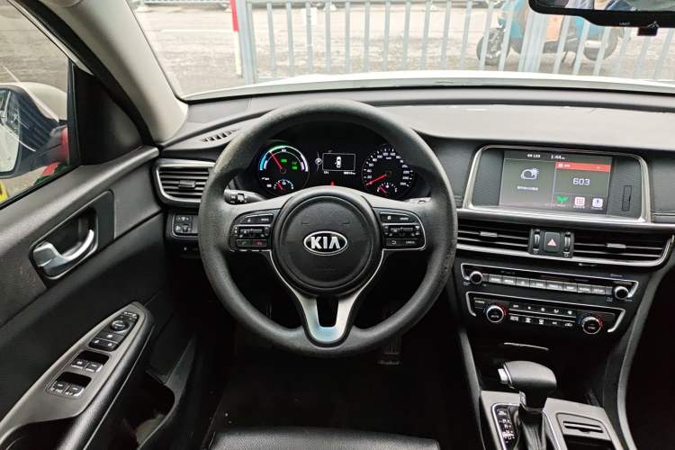 Used Kia K5 New Energy 2018 2.0L Smart Enjoyment Version Steering Wheel