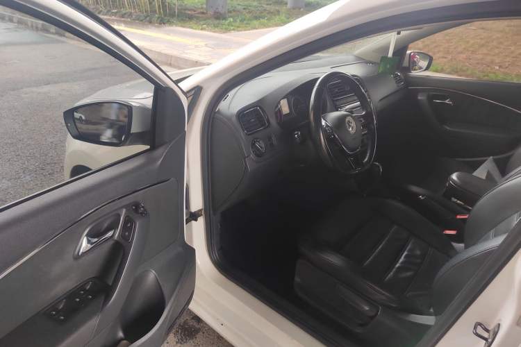 Used Volkswagen Polo 2014 1.6L Automatic Luxury Edition
