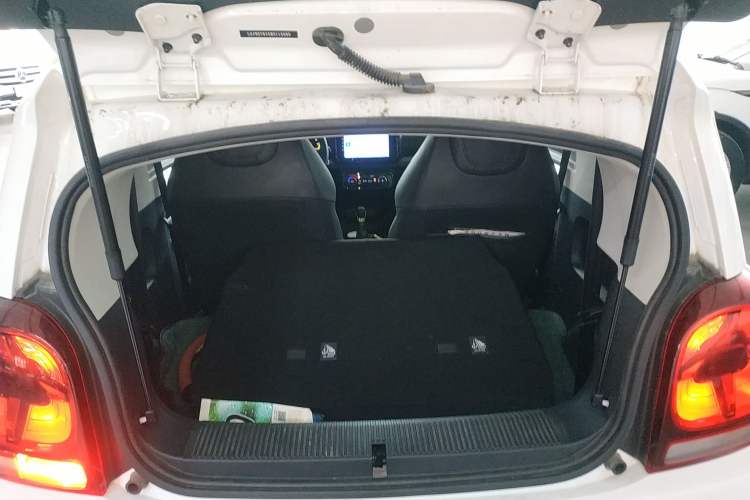 Used Roewe Clever 2021 302 km New Four-Seater Super-Efficient Version Trunk