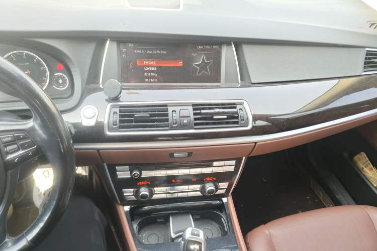 Used BMW 5 Series GT 2015 528i Leading Model Audio And AC Panel