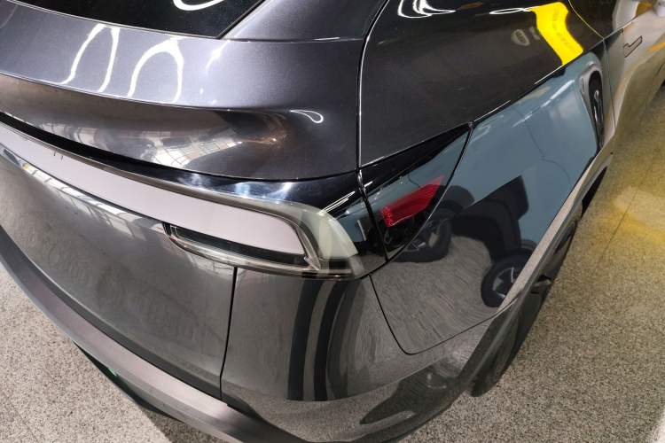 Used Tesla Model Y 2025 Rear-Wheel-Drive Version Exterior 3