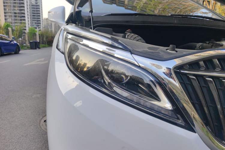 Used Buick GL8 2017 ES 28T Flagship Model China V Standard Right Front Headlight