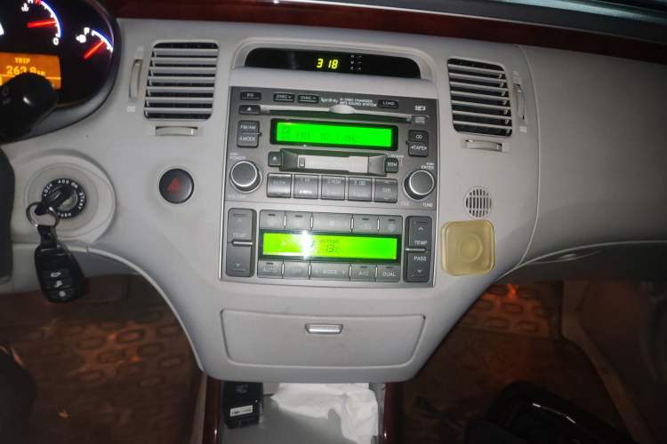 Used Hyundai Azera 2006 3.3 Top-of-the-Line Version Audio And AC Panel