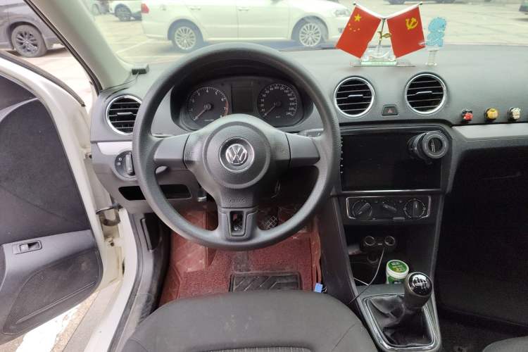 Used Volkswagen Jetta 2015 1.4L Manual Comfort Model
