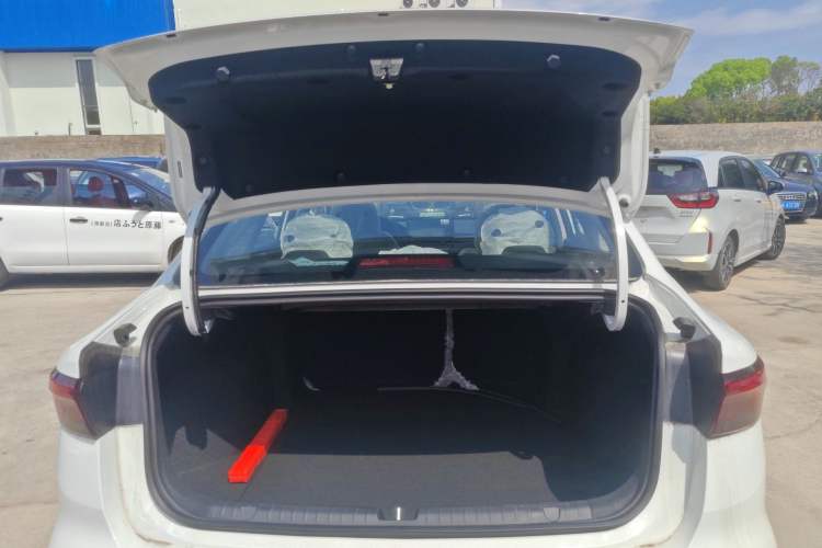 Used Geely Auto Emgrand 2026 Model 4th Generation 4 Millionth Anniversary Edition 1.5L CVT Feiyue Edition Trunk